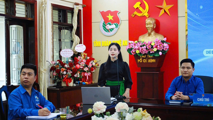 Bảo Vy phát biểu tại một cuộc họp về hoạt động đoàn thanh niên. Ảnh: Nhân vật cung cấp