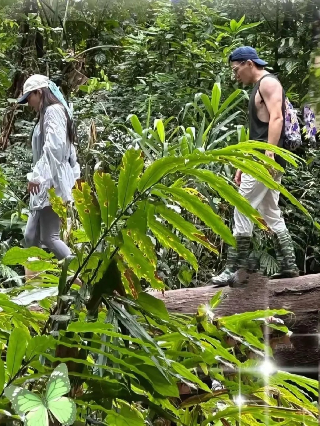 1774136236 705 Tom gon my nhan showbiz va chong si quan dua