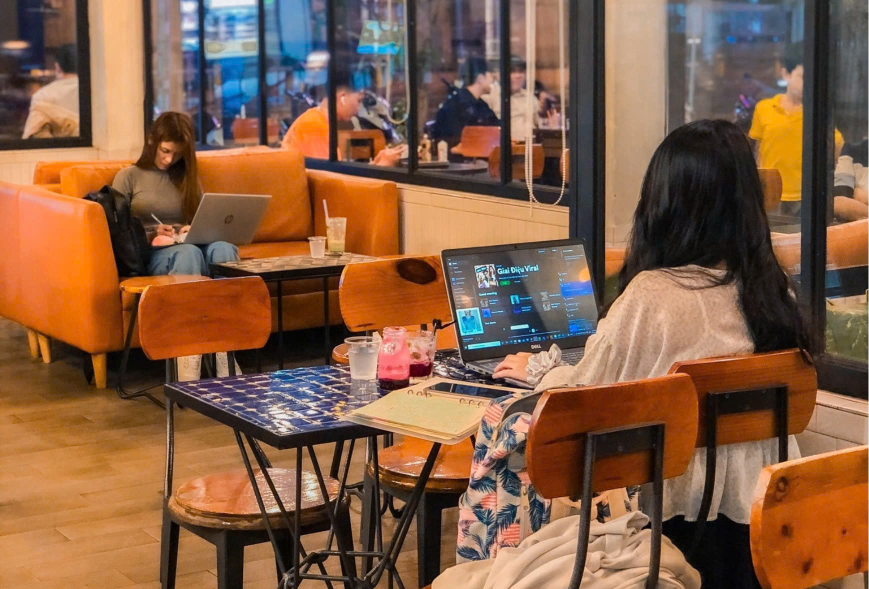 Cơ hội và thách thức 2 Việc làm xuyên biên giới: Cơ hội và thách thức - Ảnh 2.