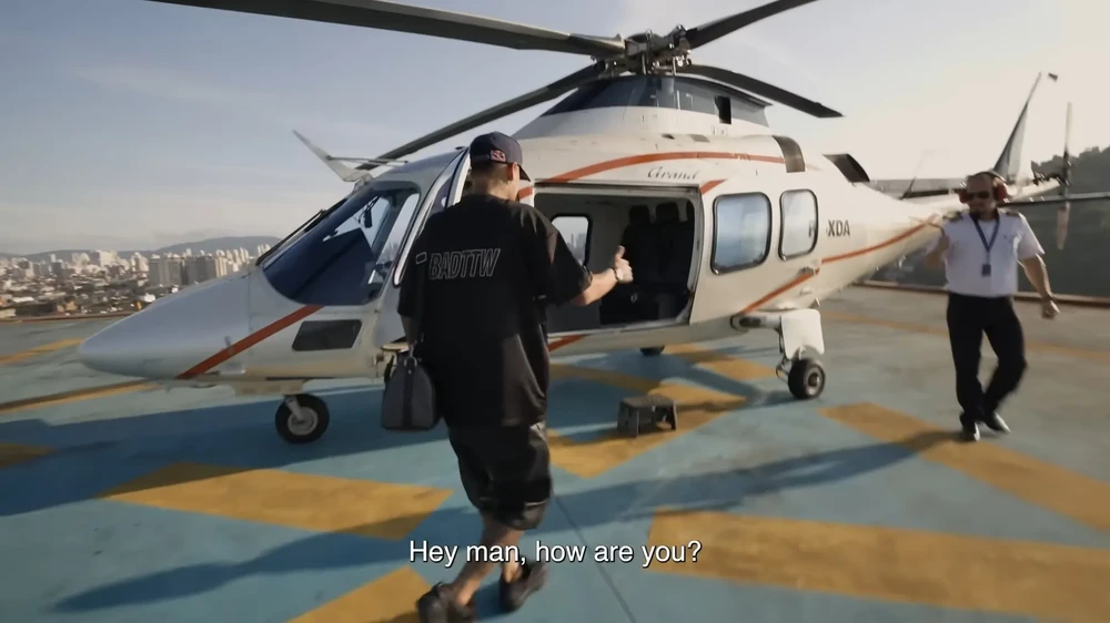 Neymar lên trực thăng. ẢNH: YOUTUBE NEYMAR neymar-brazil-4.jpg