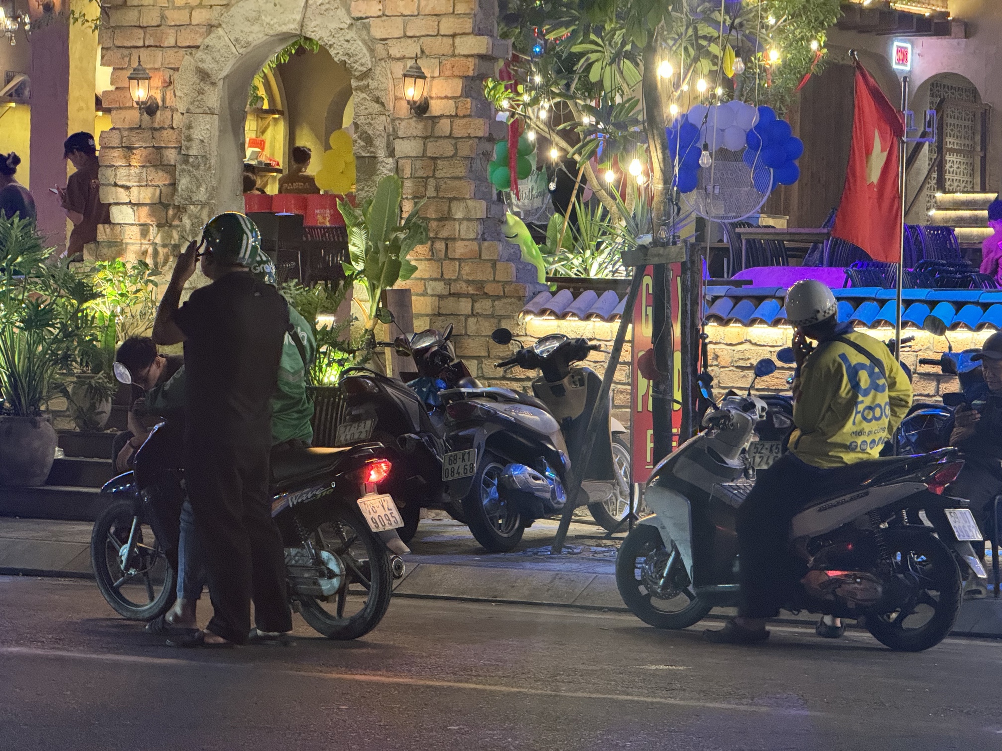 Nỗi ám ảnh của các tài xế công nghệ về đêm: Chuyện những cuốc xe 