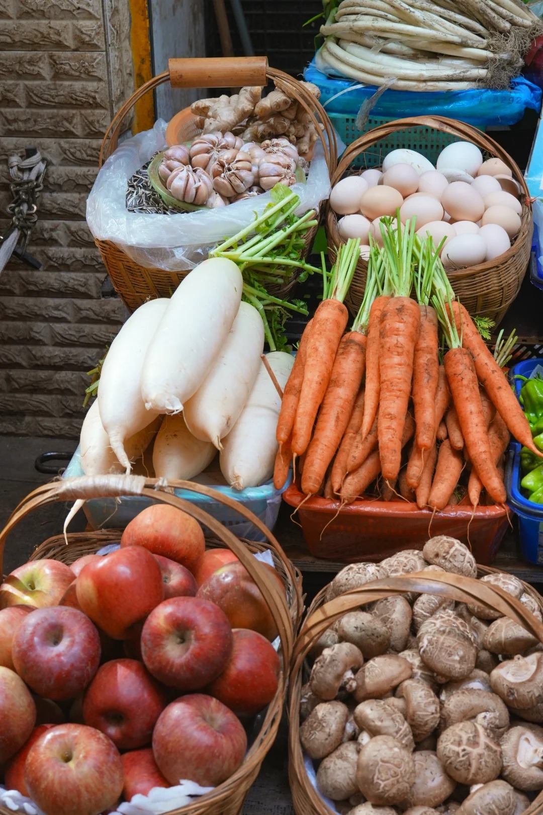 Đi chợ nông sản đâu chỉ mua rau, ấy là cuộc 