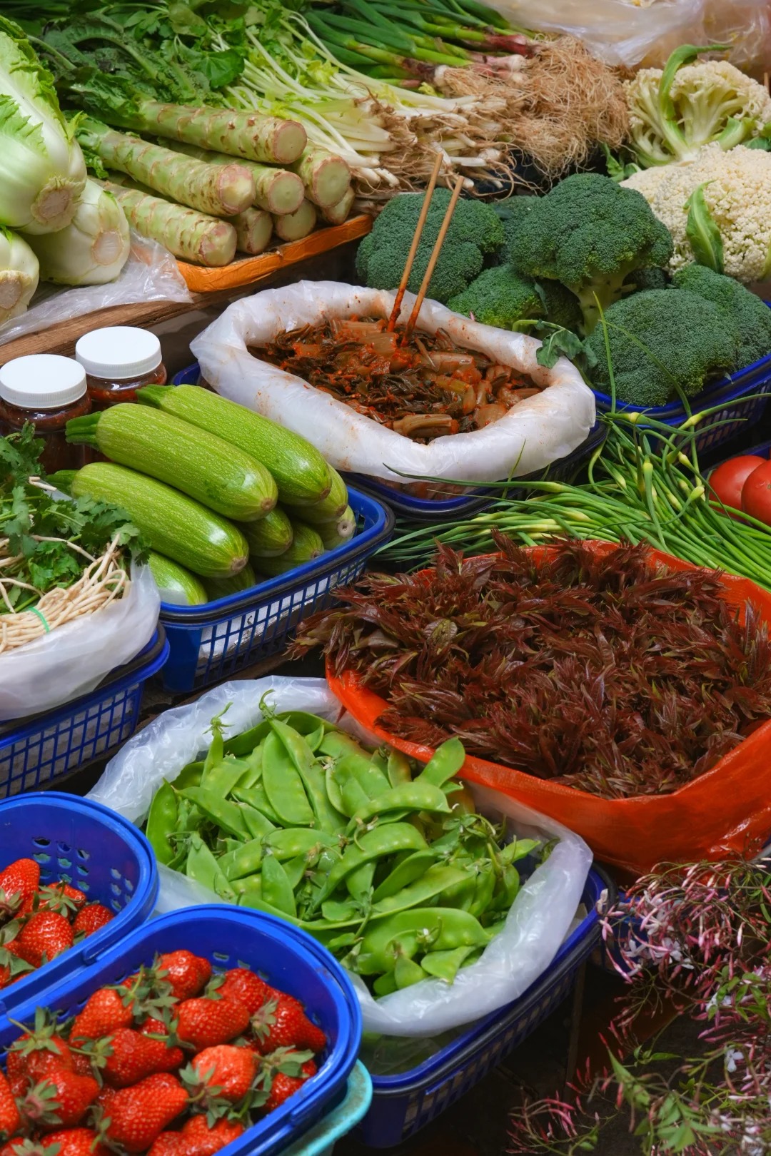 Đi chợ nông sản đâu chỉ mua rau, ấy là cuộc 