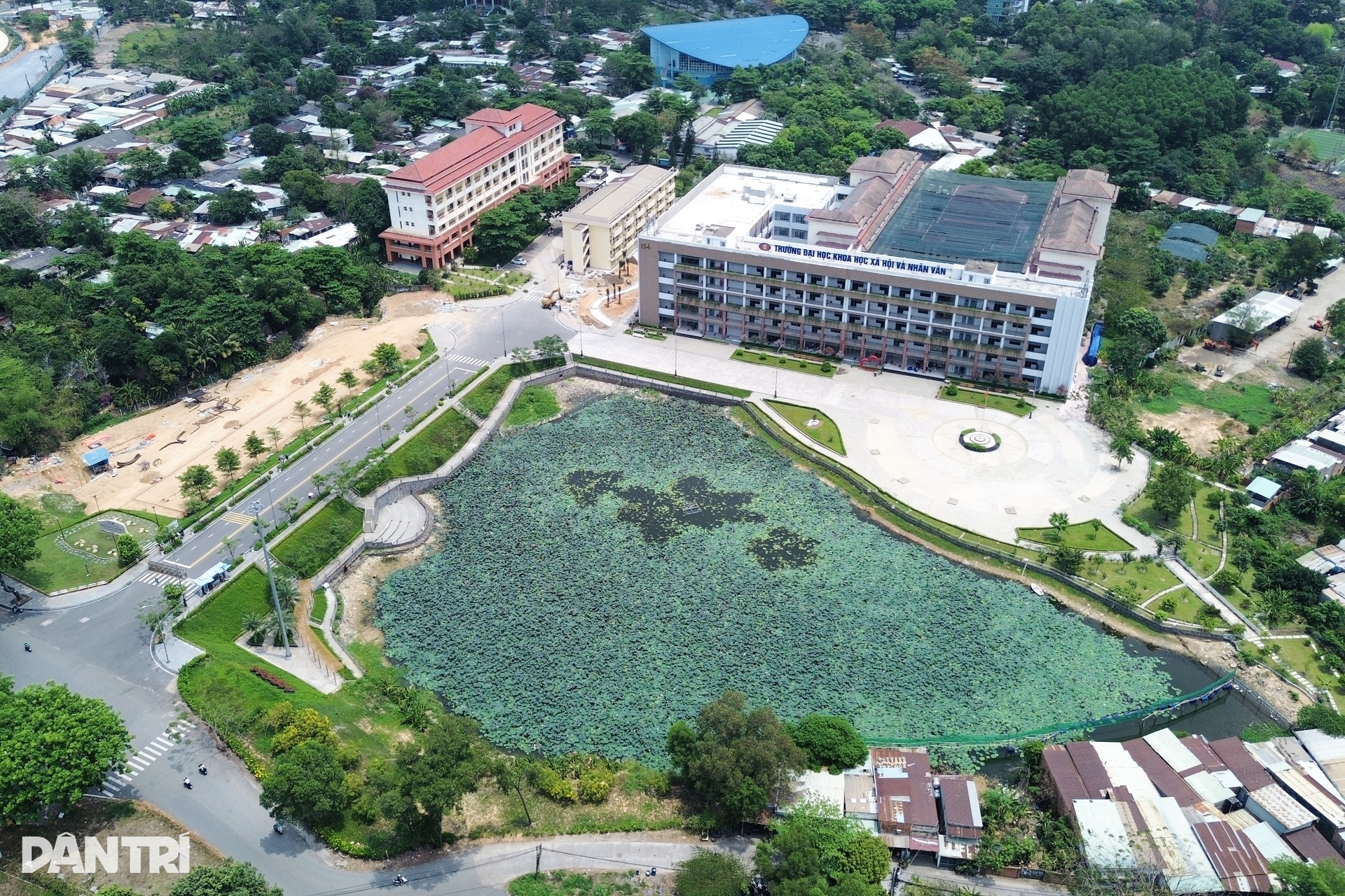 Hàng trăm căn nhà bao vây ngôi trường ở TPHCM suốt hàng chục năm - 4 Hàng trăm căn nhà bao vây ngôi trường ở TPHCM suốt hàng chục năm - 4
