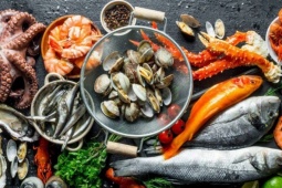 Những thức ăn không nên nấu lại hoặc hâm nóng lại bằng lò vi sóng