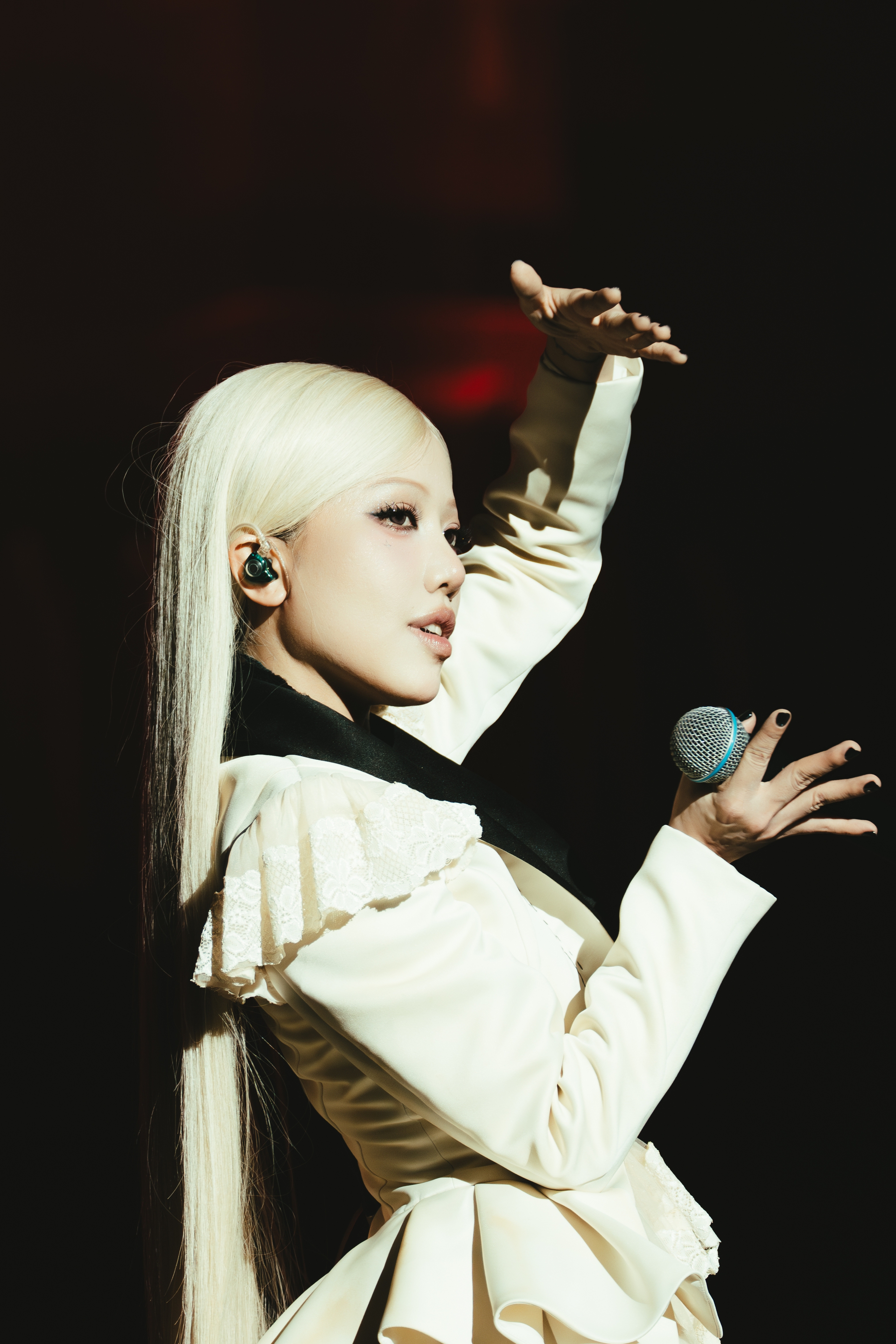 Phùng Khánh Linh từng ăn bánh tráng sống qua ngày, bán hàng online để làm nhạc- Ảnh 3. Phùng Khánh Linh từng ăn bánh tráng sống qua ngày, bán hàng online để làm nhạc- Ảnh 3.