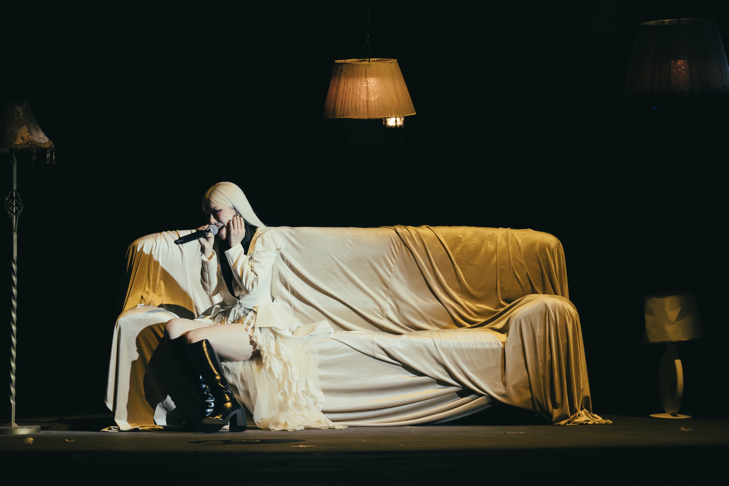 Phùng Khánh Linh từng ăn bánh tráng sống qua ngày, bán hàng online để làm nhạc- Ảnh 8. Phùng Khánh Linh từng ăn bánh tráng sống qua ngày, bán hàng online để làm nhạc- Ảnh 8.