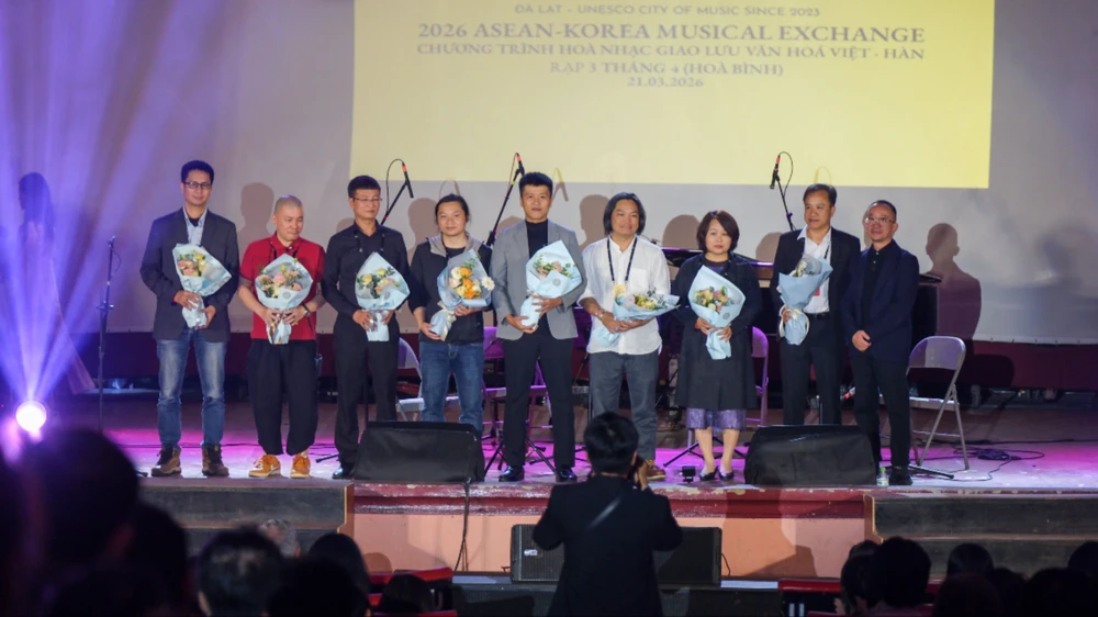 Rạp Hòa Bình ở Đà Lạt sáng đèn trở lại, gợi ký ức đẹp cho người dân thành phố ngàn hoa. Ảnh: VÕ TÙNG Pho Ben Doi_12.jpeg