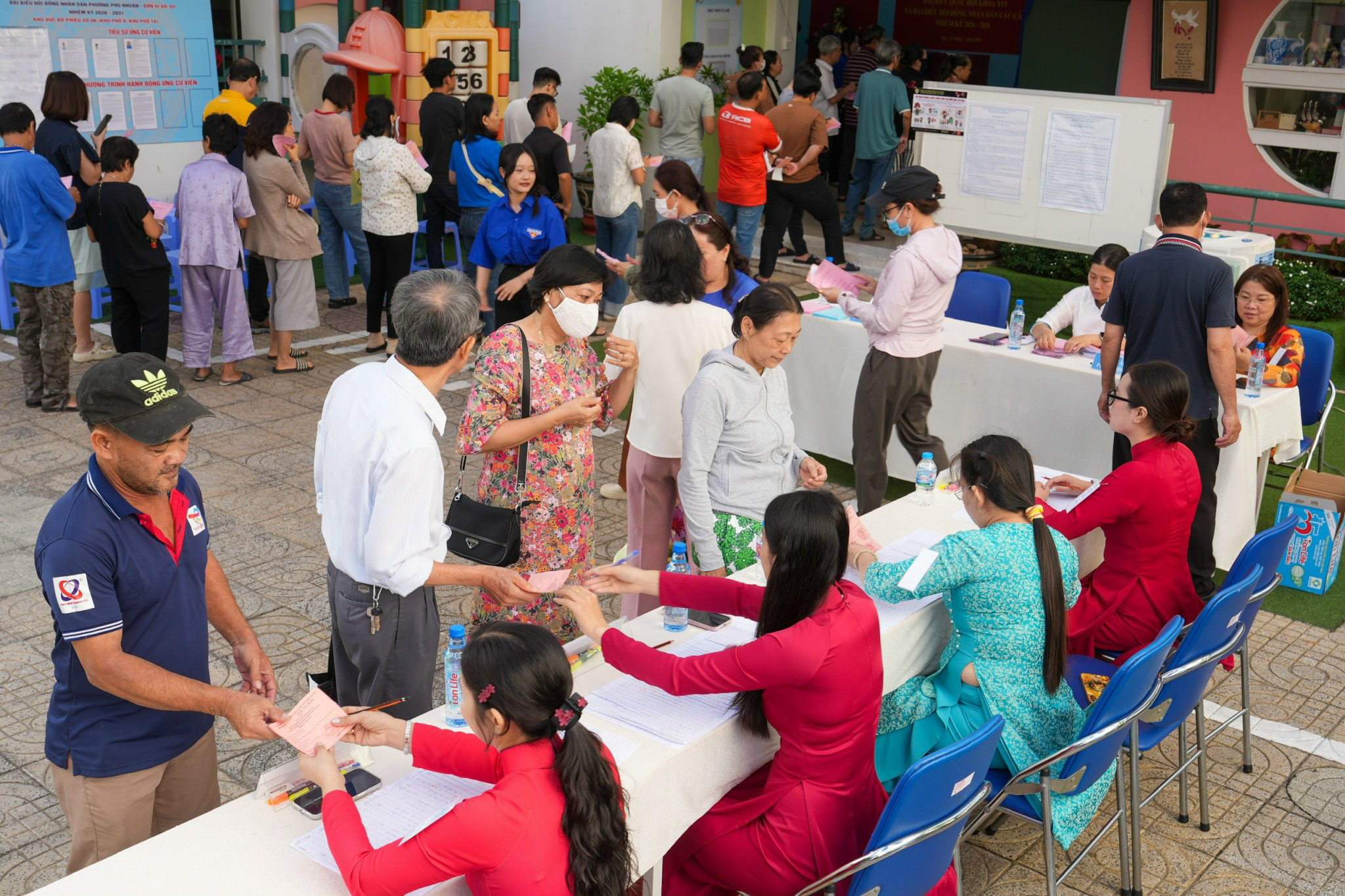 Kỳ vọng tiếng nói từ 500 đại biểu Quốc hội khóa XVI - Ảnh 7. Kỳ vọng tiếng nói từ 500 đại biểu Quốc hội khóa XVI - Ảnh 4.