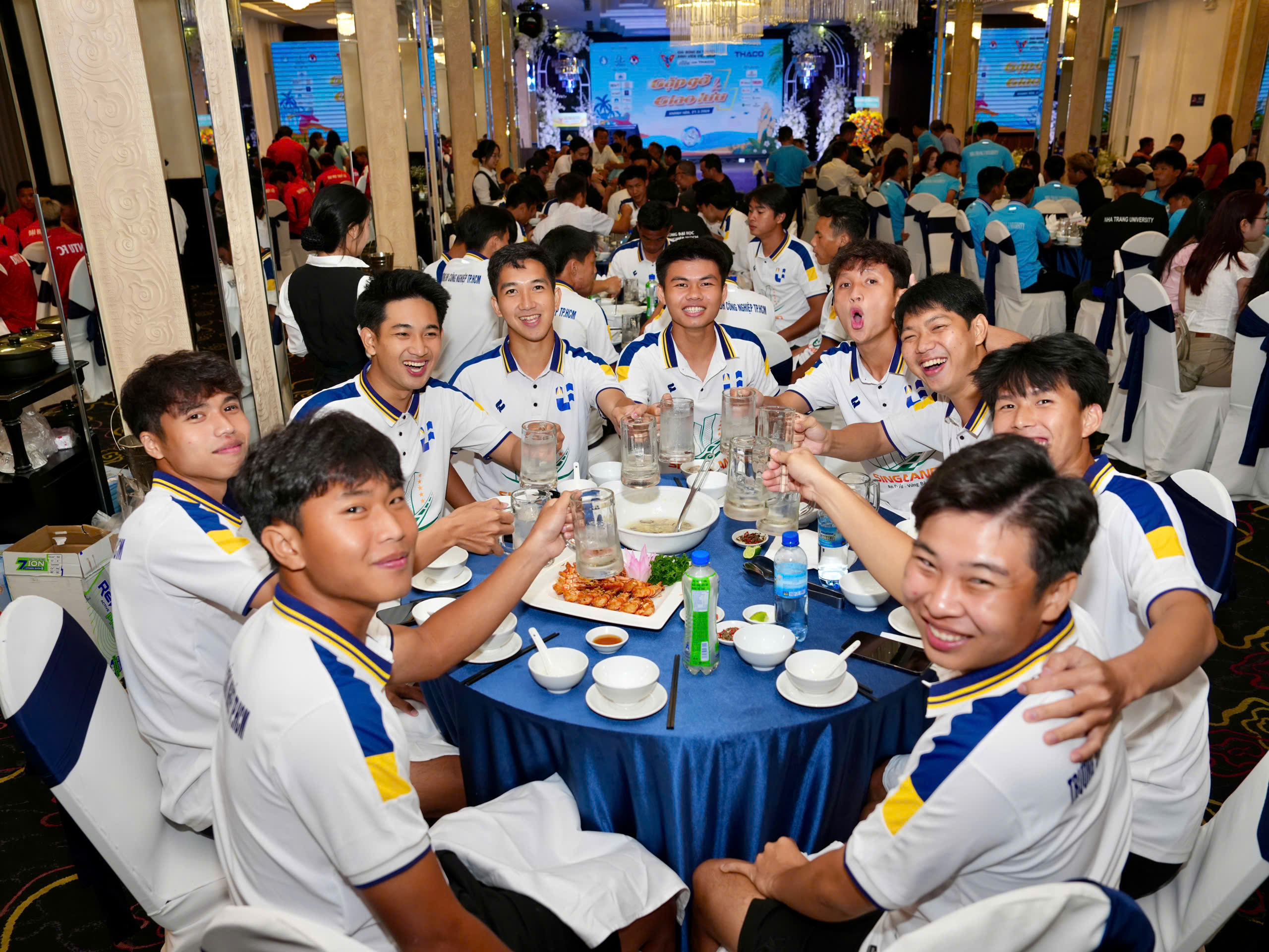 Bóng đá Thanh Niên sinh viên: Khi trái tim các cầu thủ chung một nhịp đập- Ảnh 4. Bóng đá Thanh Niên sinh viên: Khi trái tim các cầu thủ chung một nhịp đập- Ảnh 4.