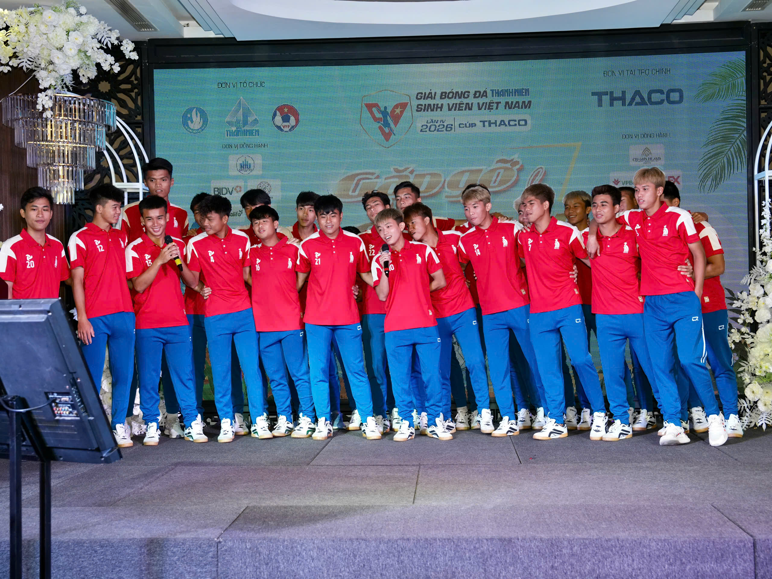 Bóng đá Thanh Niên sinh viên: Khi trái tim các cầu thủ chung một nhịp đập- Ảnh 7. Bóng đá Thanh Niên sinh viên: Khi trái tim các cầu thủ chung một nhịp đập- Ảnh 7.