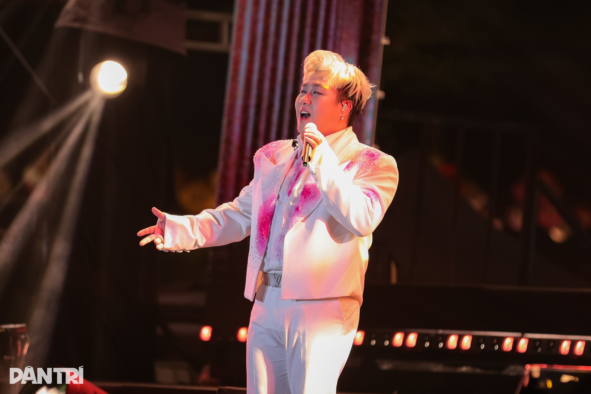 Hồ Ngọc Hà - Noo Phước Thịnh làm sống lại bản hit 10 năm trước - 10 Hồ Ngọc Hà - Noo Phước Thịnh làm sống lại bản hit 10 năm trước - 10