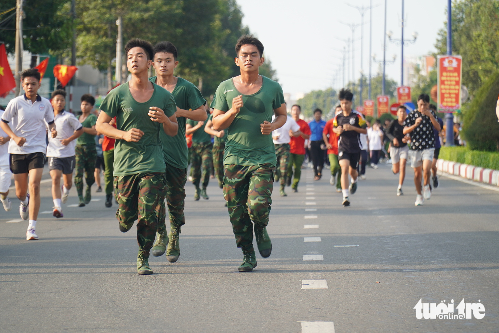 Đồng Tháp: Hơn 5.000 người xuống đường chạy bộ vì sức khỏe và an ninh Tổ quốc - Ảnh 5.