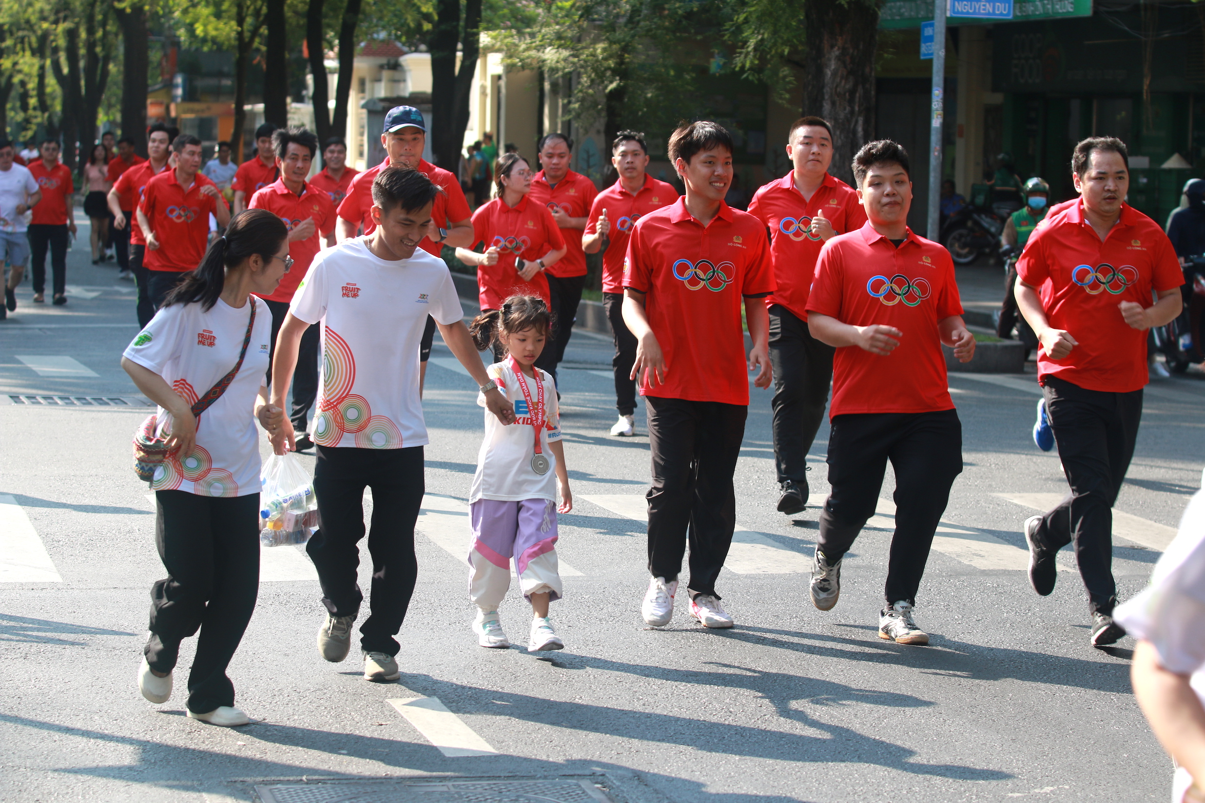 Sôi động Ngày chạy Olympic "Vì sức khỏe toàn dân 6 Sôi động Ngày chạy Olympic