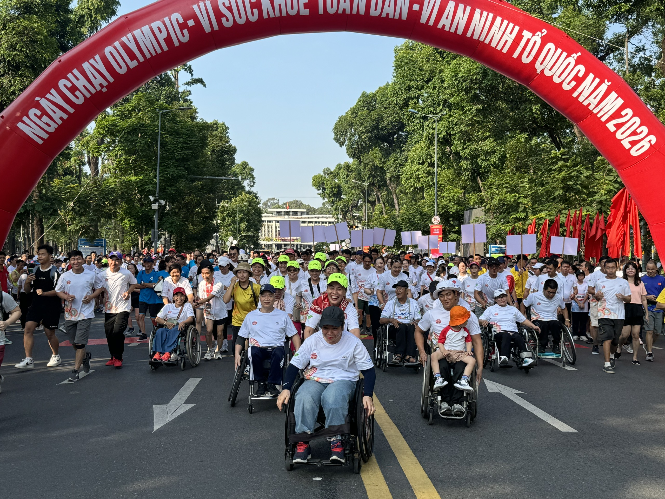 Sôi động Ngày chạy Olympic "Vì sức khỏe toàn dân 9 Sôi động Ngày chạy Olympic