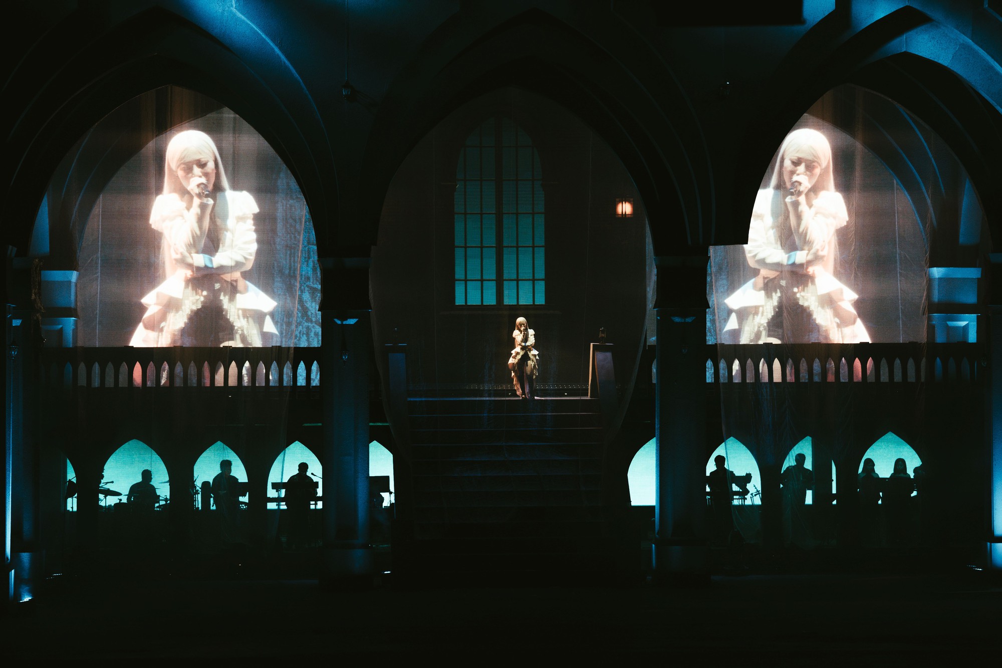 Concert cháy vé của mỹ nhân việt mất 10 năm mới toả sáng: Sân khấu tuyệt đẹp, nghệ sĩ lẫn fan đều cảm thấy thoả mãn- Ảnh 2. Concert cháy vé của mỹ nhân việt mất 10 năm mới toả sáng: Sân khấu tuyệt đẹp, nghệ sĩ lẫn fan đều cảm thấy thoả mãn- Ảnh 2.