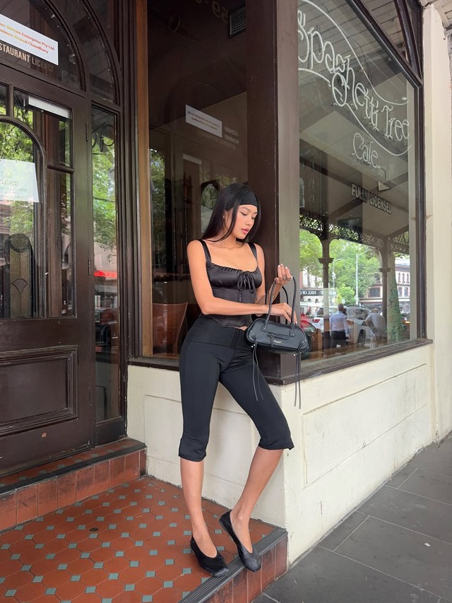 Áo hai dây tôn nét nữ tính cho nàng những ngày đầu hè- Ảnh 10. Áo hai dây tôn nét nữ tính cho nàng những ngày đầu hè- Ảnh 10.