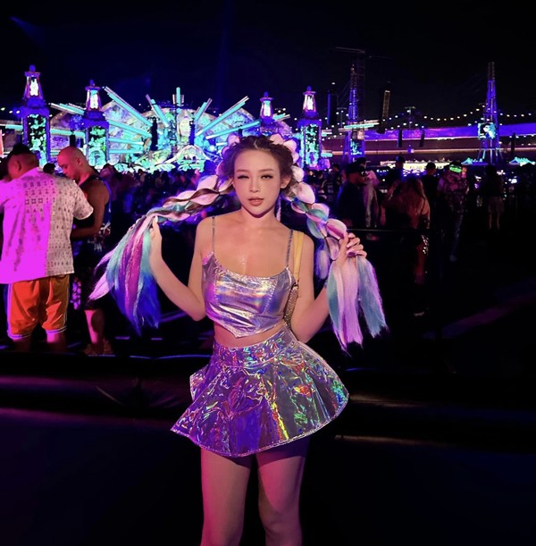 Sắc vóc hotgirl Hà thành đời đầu vừa kỉ niệm 13 năm kết hôn với chồng doanh nhân 3 Sắc vóc hotgirl Hà thành đời đầu vừa kỉ niệm 13 năm kết hôn với chồng doanh nhân - 2