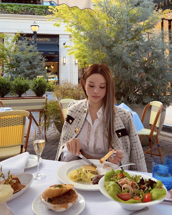 Sắc vóc hotgirl Hà thành đời đầu vừa kỉ niệm 13 năm kết hôn với chồng doanh nhân 4 Sắc vóc hotgirl Hà thành đời đầu vừa kỉ niệm 13 năm kết hôn với chồng doanh nhân - 3