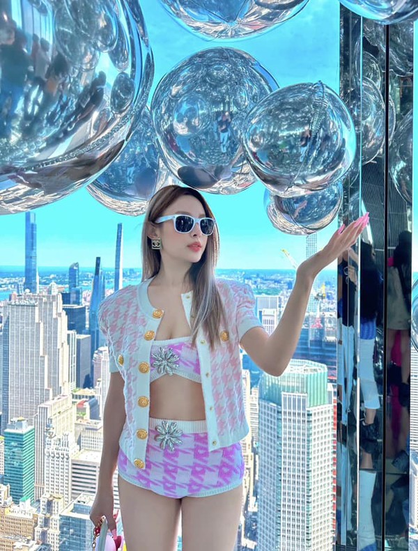 Sắc vóc hotgirl Hà thành đời đầu vừa kỉ niệm 13 năm kết hôn với chồng doanh nhân 9 Sắc vóc hotgirl Hà thành đời đầu vừa kỉ niệm 13 năm kết hôn với chồng doanh nhân - 8