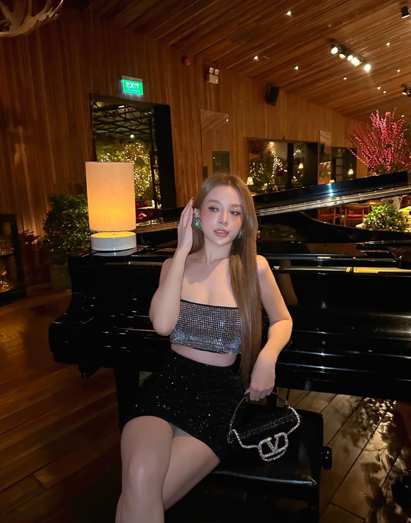 Sắc vóc hotgirl Hà thành đời đầu vừa kỉ niệm 13 năm kết hôn với chồng doanh nhân 11 Sắc vóc hotgirl Hà thành đời đầu vừa kỉ niệm 13 năm kết hôn với chồng doanh nhân - 10