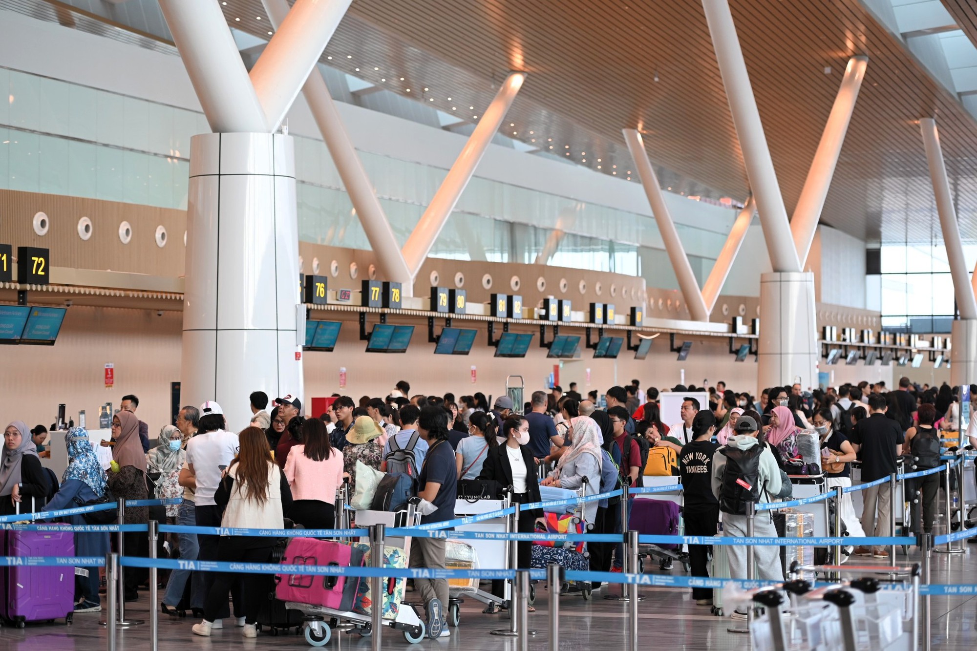 Người Việt mua vé máy bay dịp lễ 30/4 - 1/5 cần đặc biệt chú ý- Ảnh 2. Người Việt mua vé máy bay dịp lễ 30/4 - 1/5 cần đặc biệt chú ý- Ảnh 2.