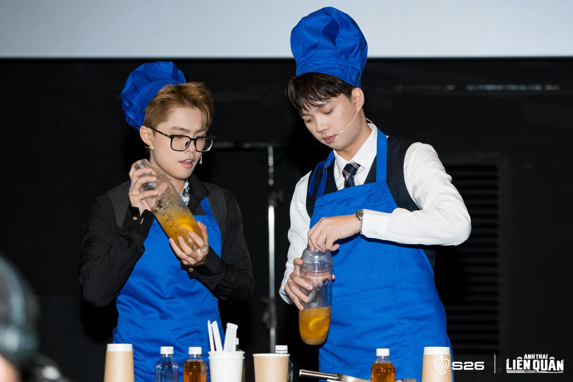 “Anh Trai Liên Quân” quậy tung fan meeting AOGS26: Triết - Karl visual căng đét, Lai Bâng - ADC hóa “tiếp viên trà chanh”- Ảnh 4.