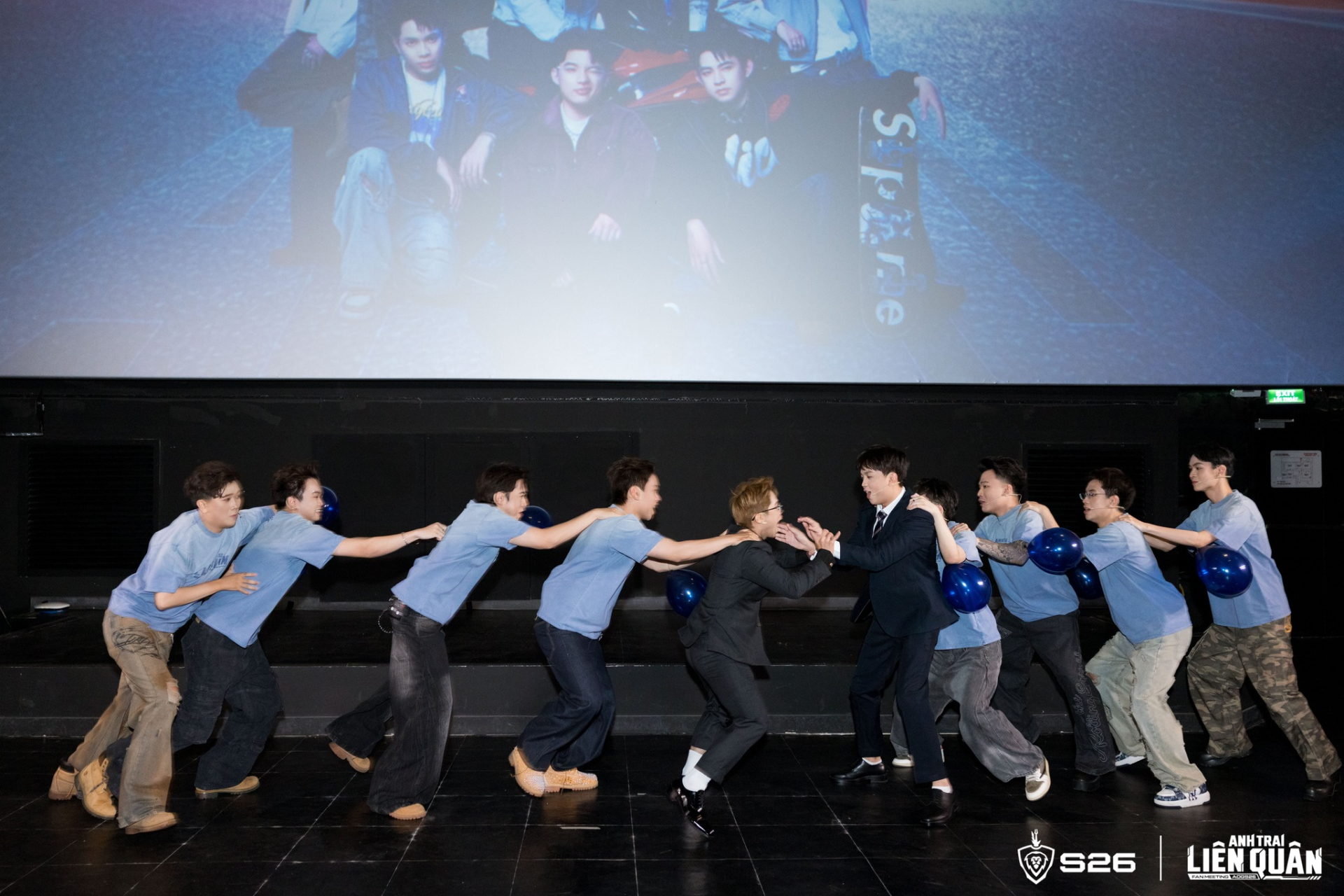 “Anh Trai Liên Quân” quậy tung fan meeting AOGS26: Triết - Karl visual căng đét, Lai Bâng - ADC hóa “tiếp viên trà chanh”- Ảnh 5.