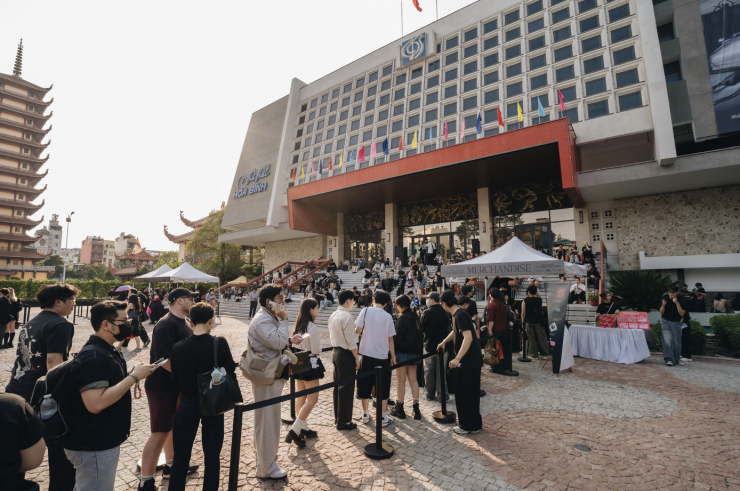 Đêm nhạc khiến Phùng Khánh Linh không dám tin vào mắt mình 3 Đêm nhạc khiến Phùng Khánh Linh không dám tin vào mắt mình - 2