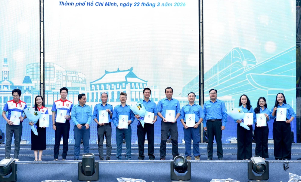 Hội Liên hiệp Thanh niên Việt Nam TP.HCM công bố quyết định thành lập và tiếp nhận các câu lạc bộ, đội, nhóm. Ảnh: TRẦN LINH cuộc thi ảnh (48).jpg