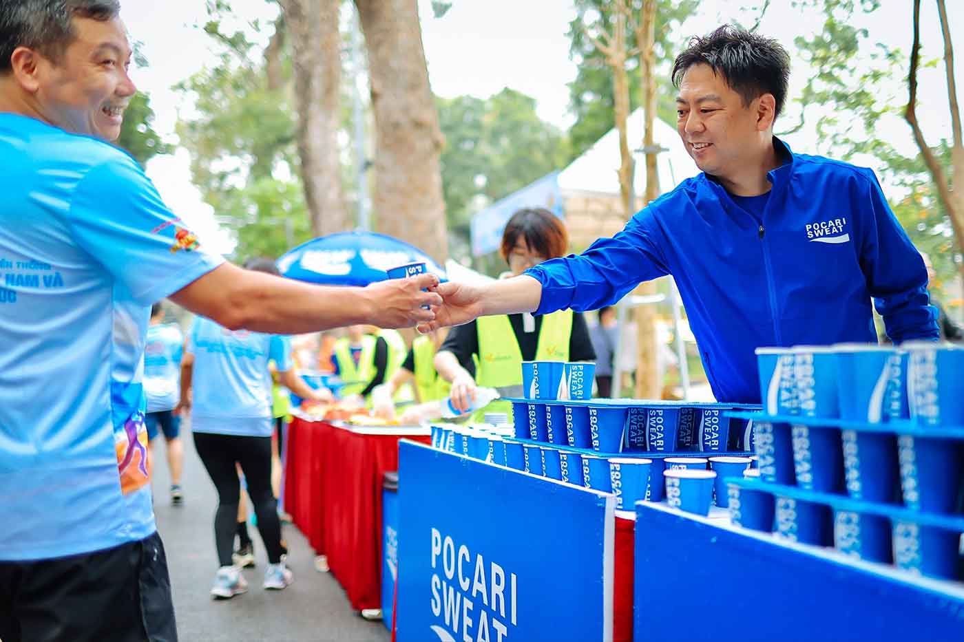 Rộn tiếng cười vào Ngày chạy Olympic 2026 hướng đến 80 năm ngành TDTT Việt Nam- Ảnh 4.