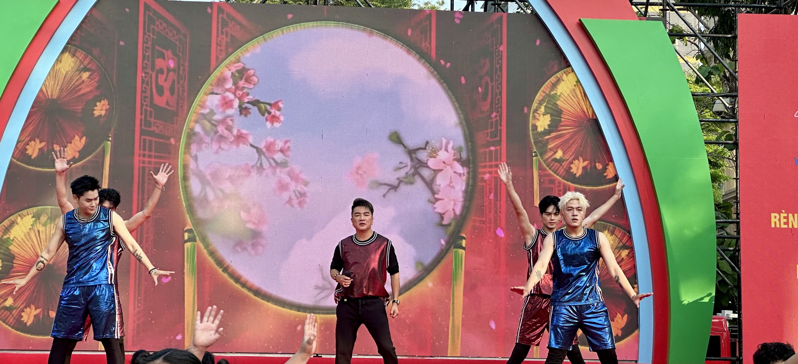 Hàng nghìn người tham gia Ngày chạy Olympic sức khỏe toàn dân tại TP.HCM- Ảnh 4. Hàng nghìn người tham gia Ngày chạy Olympic sức khỏe toàn dân tại TP.HCM- Ảnh 4.