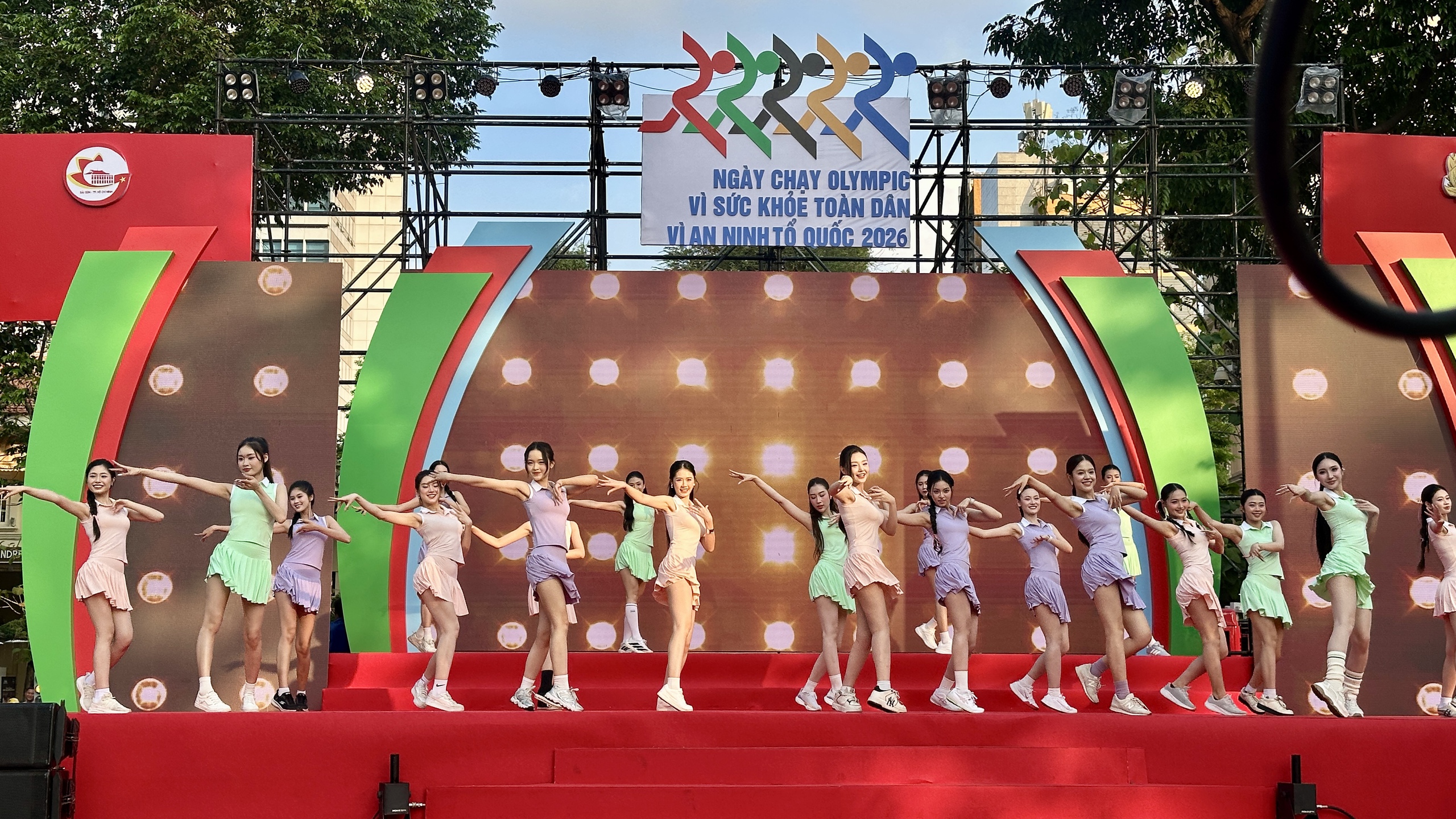 Hàng nghìn người tham gia Ngày chạy Olympic sức khỏe toàn dân tại TP.HCM- Ảnh 5. Hàng nghìn người tham gia Ngày chạy Olympic sức khỏe toàn dân tại TP.HCM- Ảnh 5.