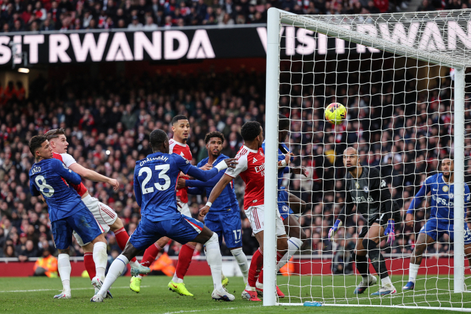 Hậu vệ Wiliam Saliba ghi bàn mở tỷ số từ một tình huống phạt góc trong trận Arsenal thắng Chelsea 2-1 ở vòng 28 Ngoại hạng Anh trên sân Emirates ngày 1/3/2026. Ảnh: AFP