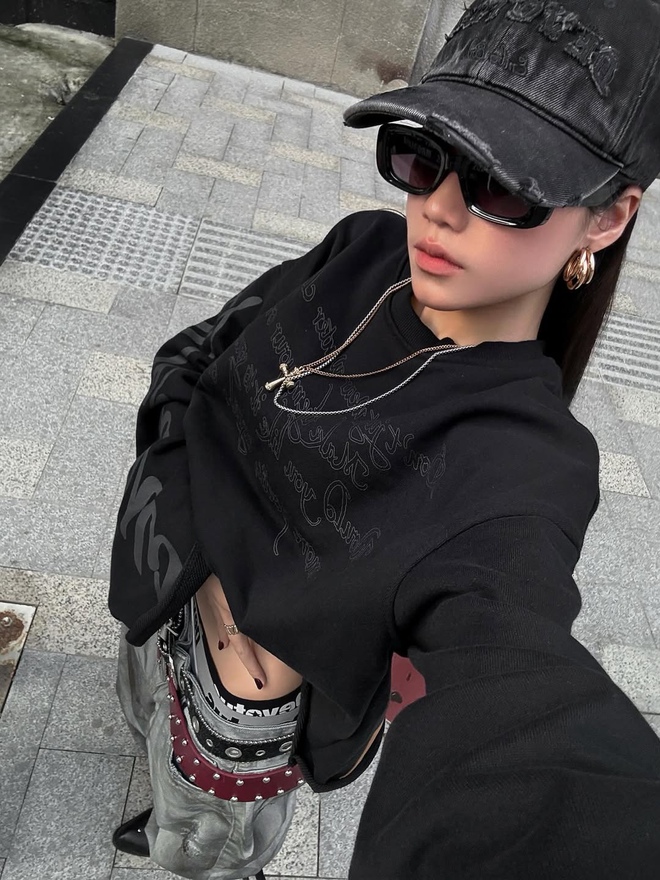 Khẳng định gu thời trang cá tính cùng dây chuyền layer nhiều lớp 5 Khẳng định gu thời trang cá tính cùng dây chuyền layer nhiều lớp - Ảnh 5.