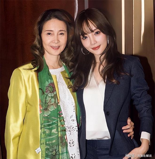 Mẹ Lý Tiểu Lộ hối hận cả đời vì để con gái lấy chồng “đũa lệch”- Ảnh 5.