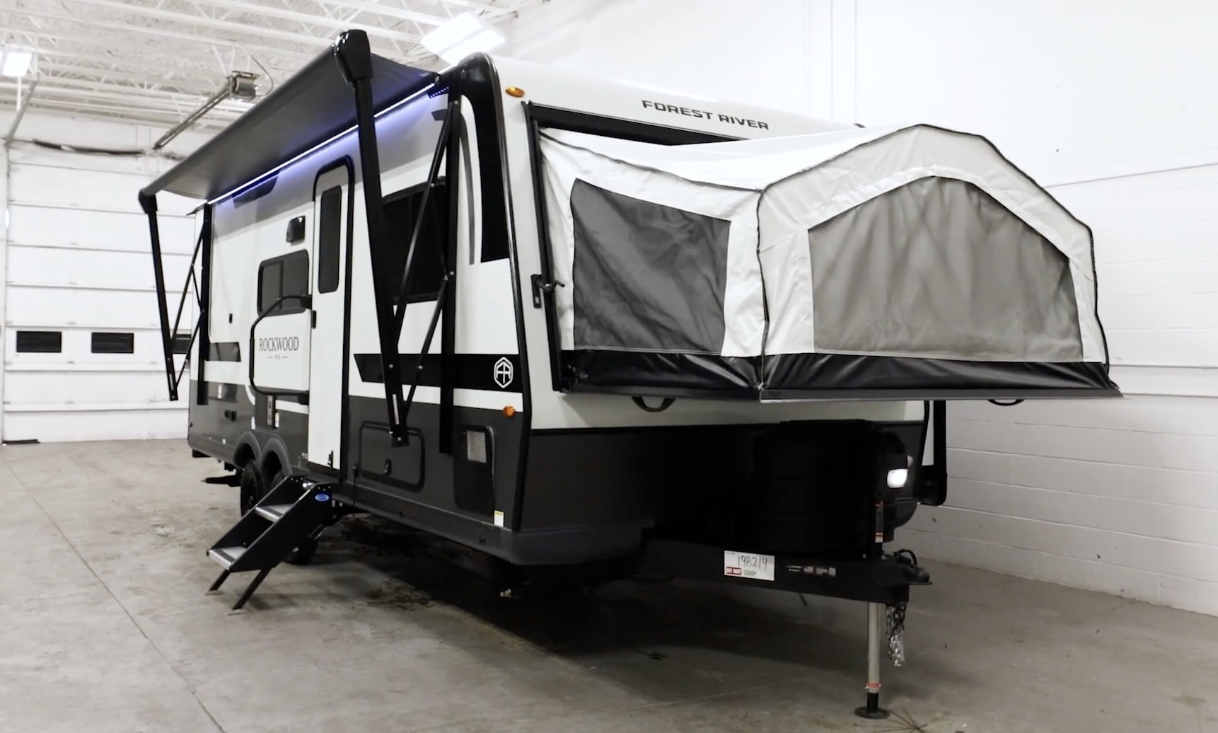 Nhà di động ở được tới 10 người, giá chỉ ngang Mazda CX-5 2 nhà di động - Ảnh 2.