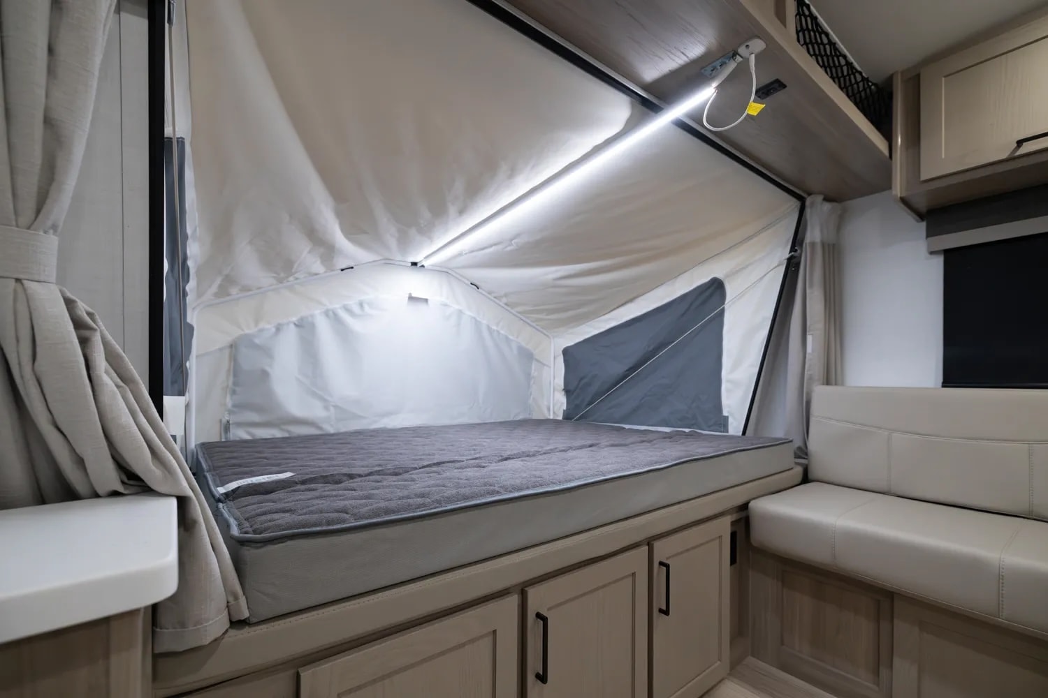 Nhà di động ở được tới 10 người, giá chỉ ngang Mazda CX-5 6 nhà di động - Ảnh 6.