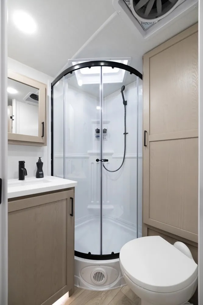 Nhà di động ở được tới 10 người, giá chỉ ngang Mazda CX-5 8 nhà di động - Ảnh 8.