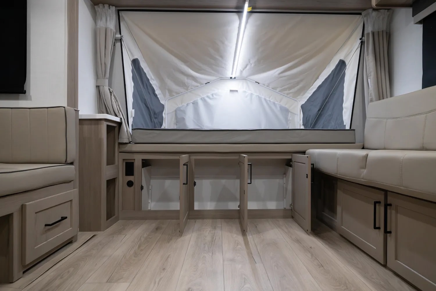 Nhà di động ở được tới 10 người, giá chỉ ngang Mazda CX-5 13 nhà di động - Ảnh 13.