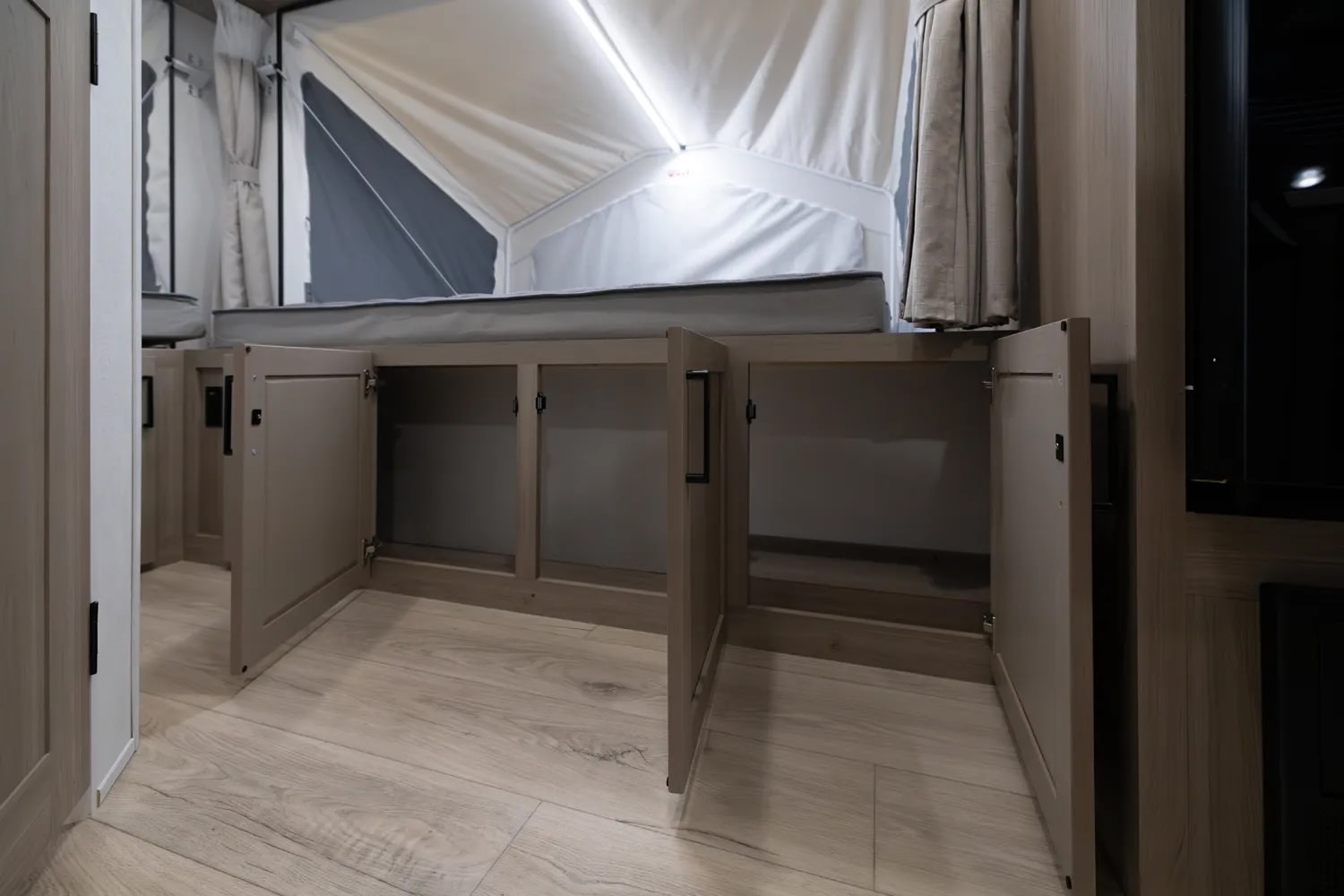 Nhà di động ở được tới 10 người, giá chỉ ngang Mazda CX-5 14 nhà di động - Ảnh 14.