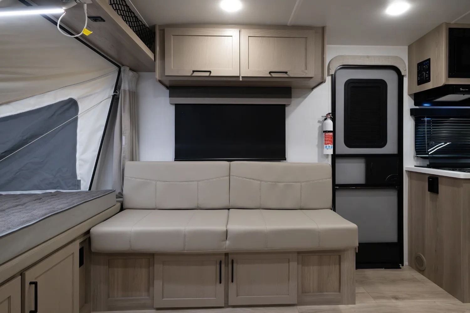 Nhà di động ở được tới 10 người, giá chỉ ngang Mazda CX-5 17 nhà di động - Ảnh 17.