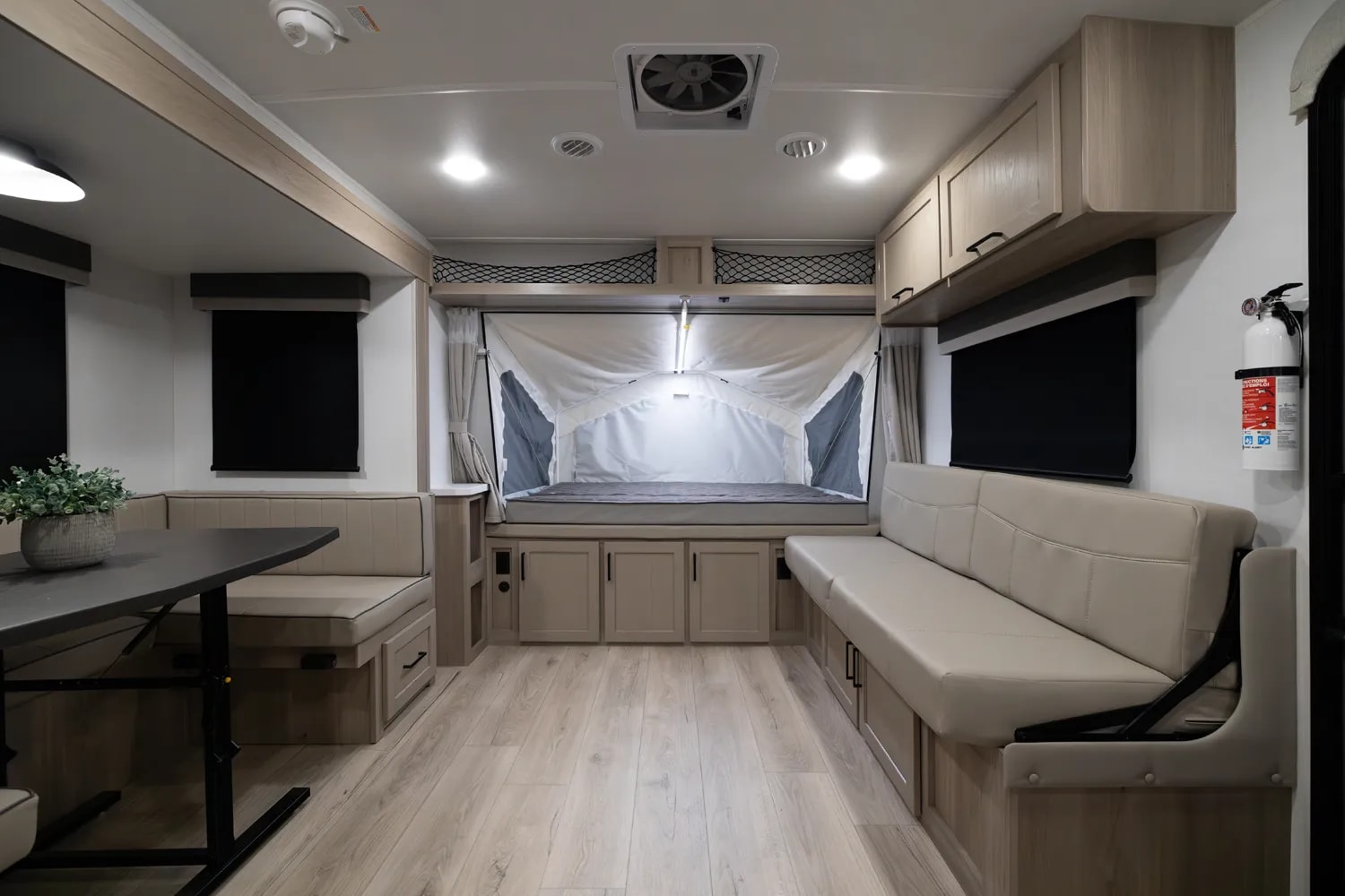 Nhà di động ở được tới 10 người, giá chỉ ngang Mazda CX-5 18 nhà di động - Ảnh 18.