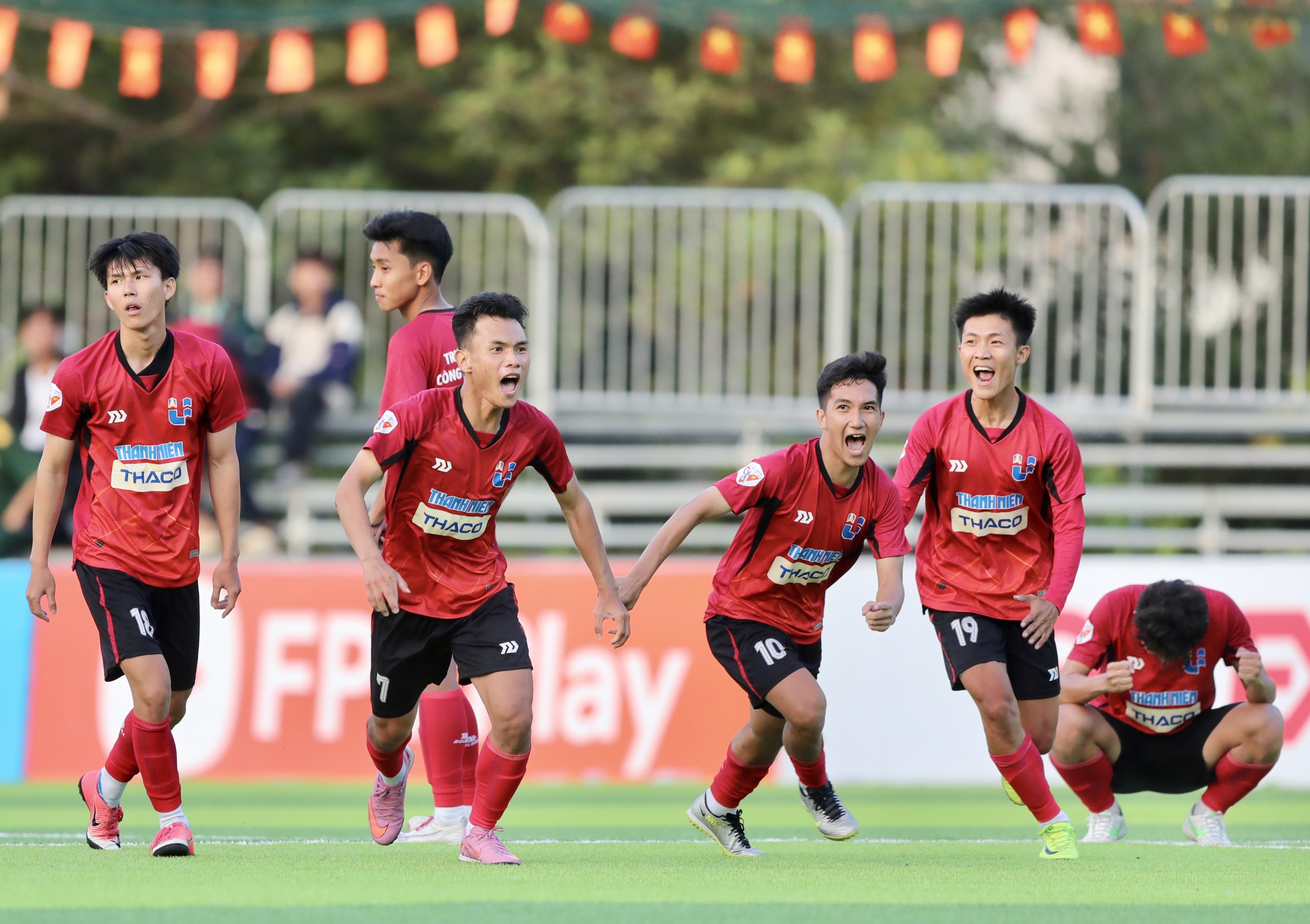 Những tràng pháo tay xứng đáng cho Trường ĐH Công nghiệp TP.HCM- Ảnh 11.