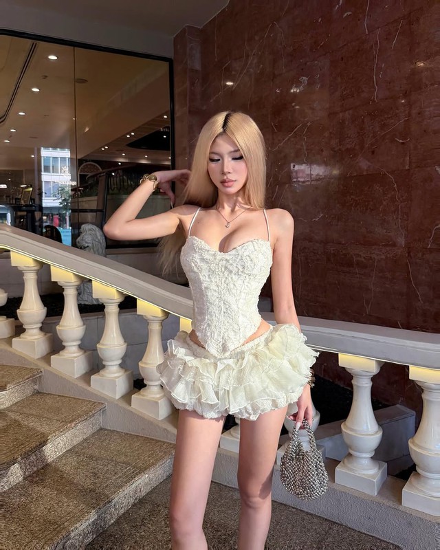 Sự trỗi dậy của vẻ đẹp quyến rũ với áo corset- Ảnh 4.