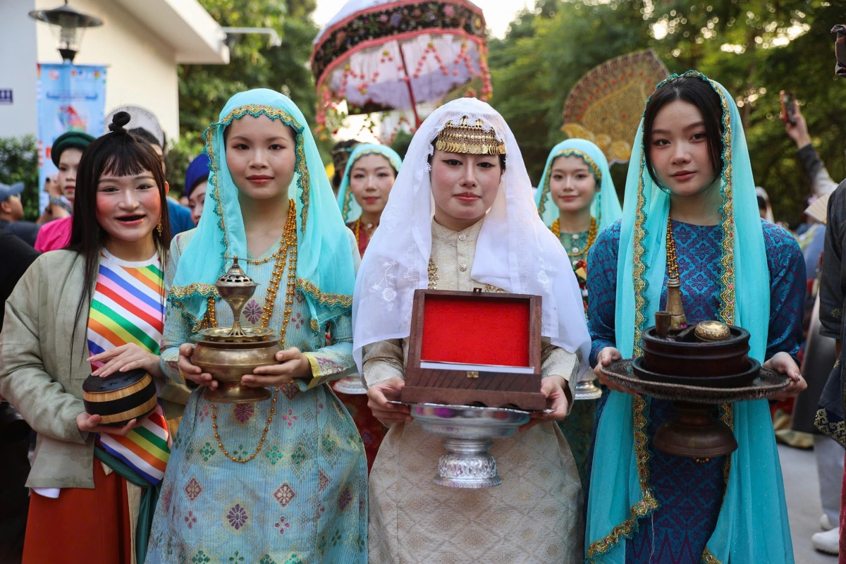 1.000 bạn trẻ mặc cổ phục diễu hành tại TP HCM - 8