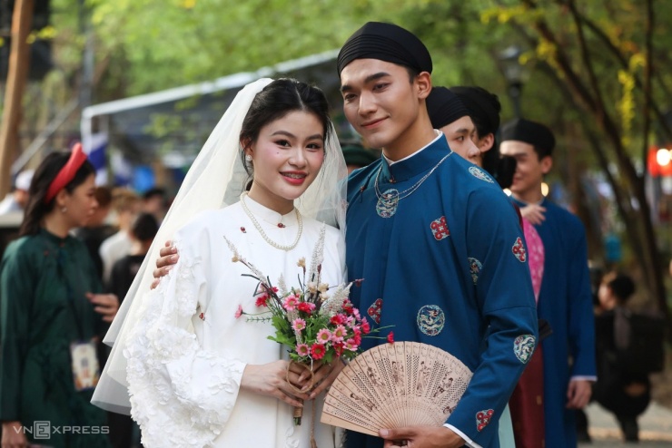 1.000 bạn trẻ mặc cổ phục diễu hành tại TP HCM - 12