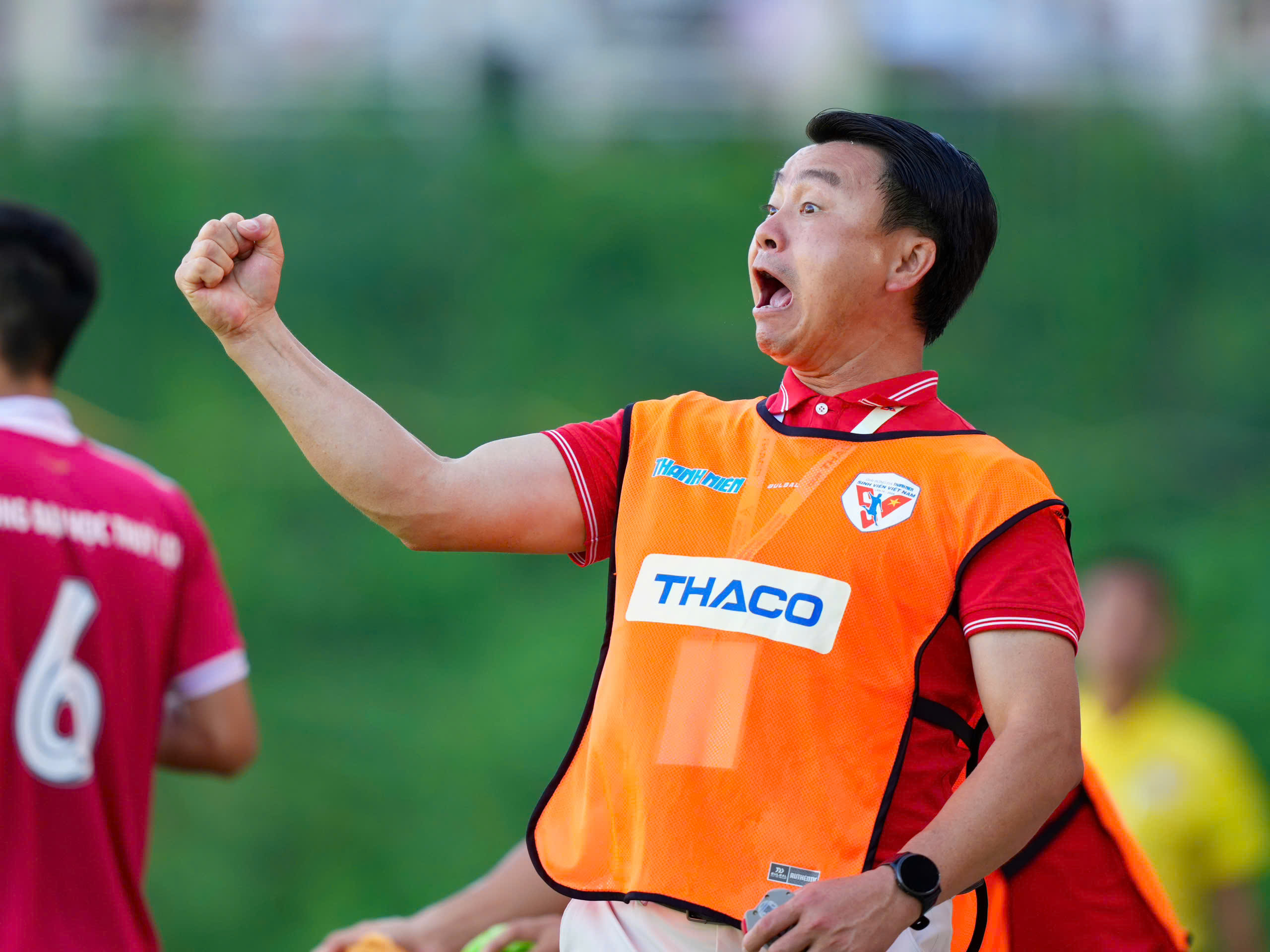 Món quà đặc biệt tặng con gái của HLV Vũ Văn Trung- Ảnh 2. Món quà đặc biệt tặng con gái của HLV Vũ Văn Trung- Ảnh 2.