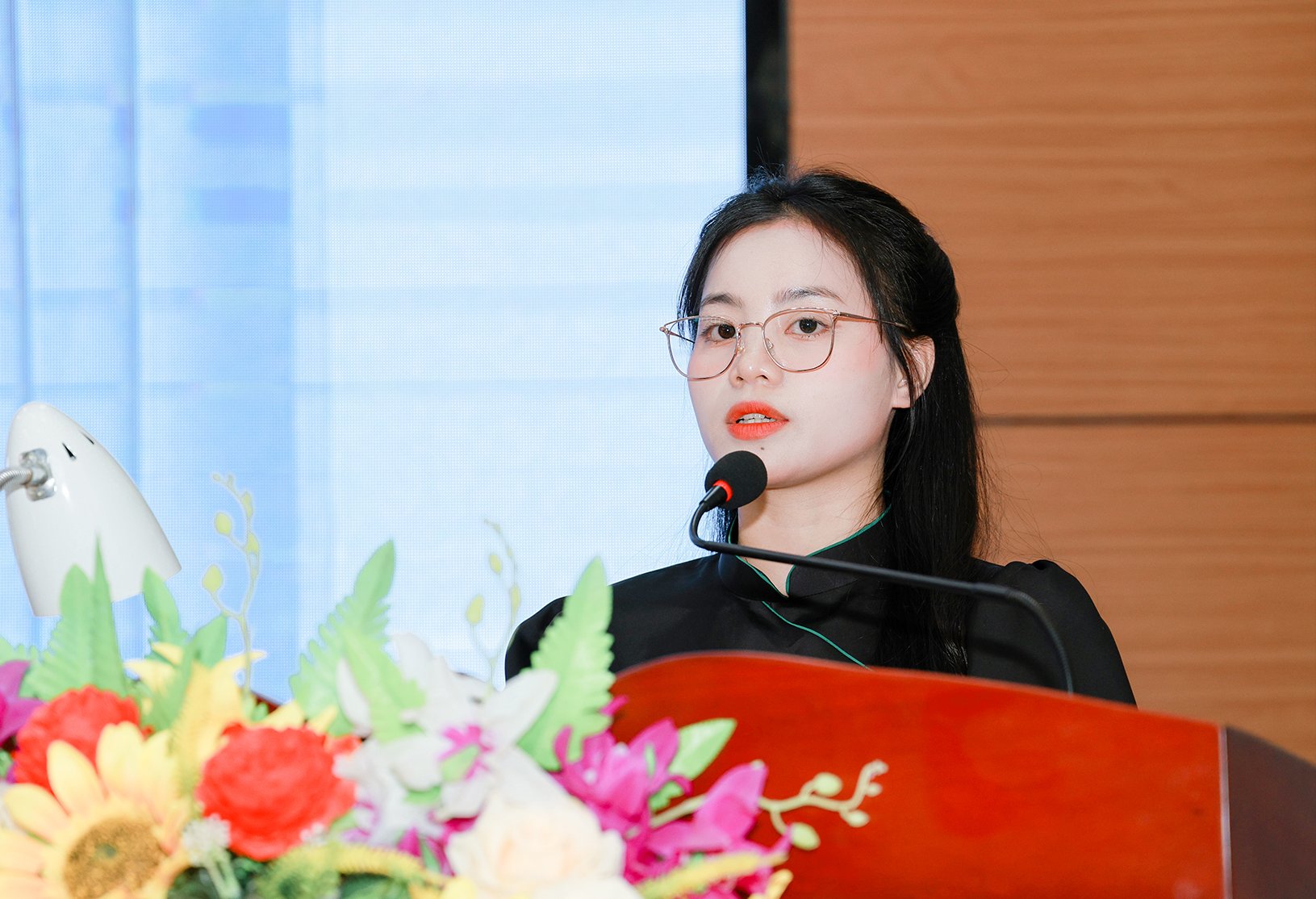 Cô giáo dân tộc ít người vượt núi dạy chữ, thành đại biểu Quốc hội 4 đại biểu quốc hội - Ảnh 4.