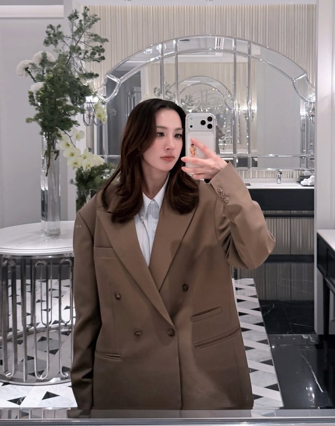 Sức hút của blazer phom rộng trong tủ đồ quý cô hiện đại- Ảnh 6.